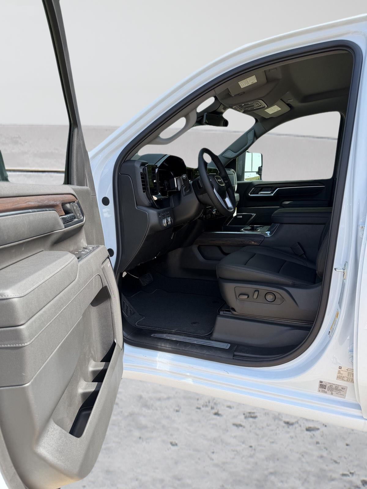 2026 GMC Sierra 2500HD SLT