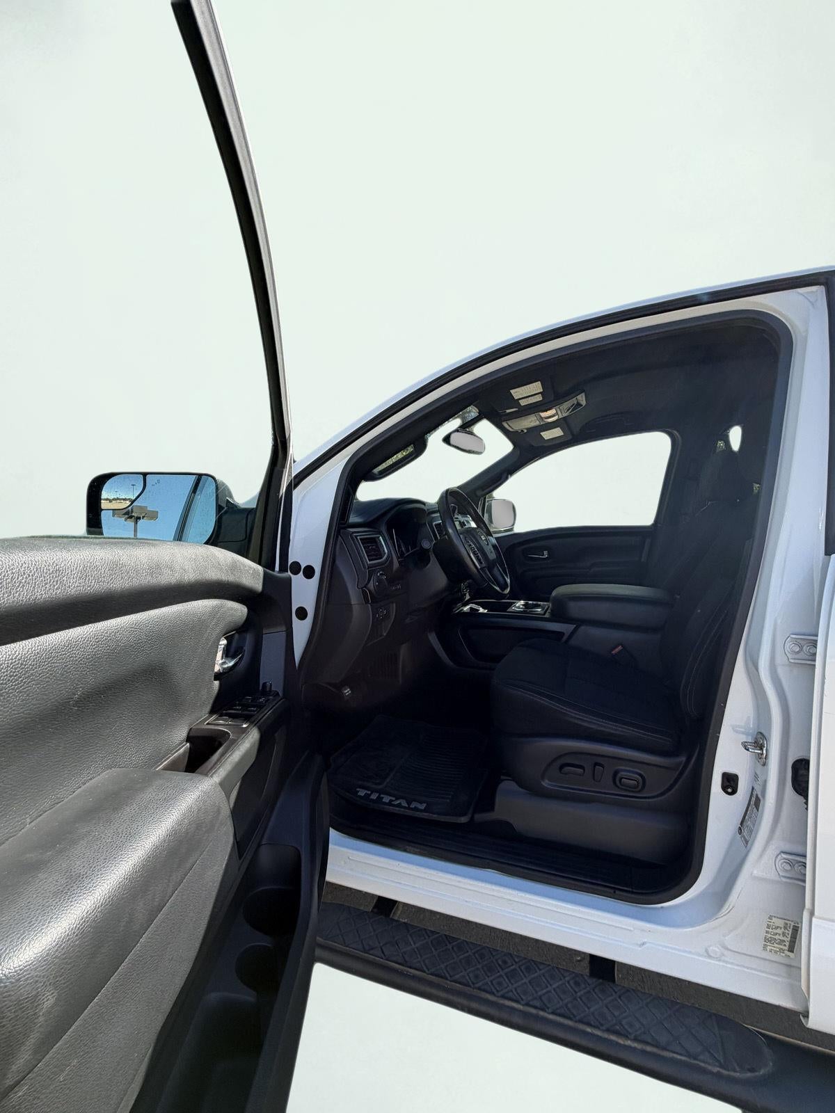 2019 Nissan TITAN SV
